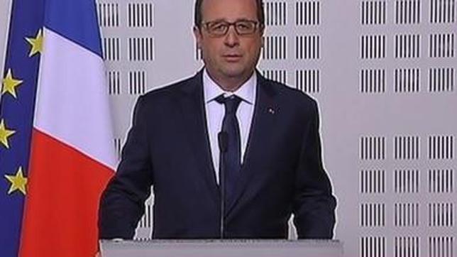 Hollande ve «improbable» que haya supervivientes en el accidente del Airbus