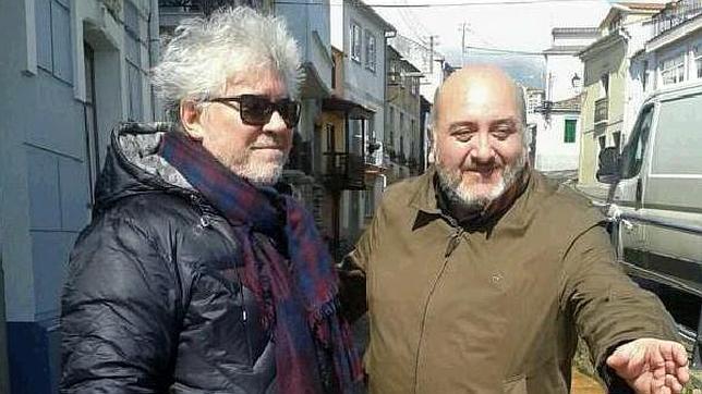 Almodóvar reconoce la costa gallega en busca de exteriores para su próxima película