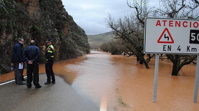 La segunda mayor crecida del Jalón en 15 años pasa por Calatayud sin causar daños