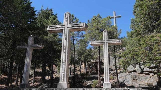 Via Crucis monumental en el Valle de los Caídos