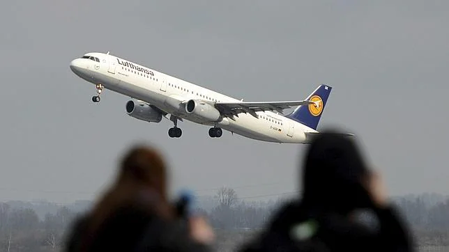 Un avión de Lufthansa despega este jueves del aeródromo de Düsseldorf