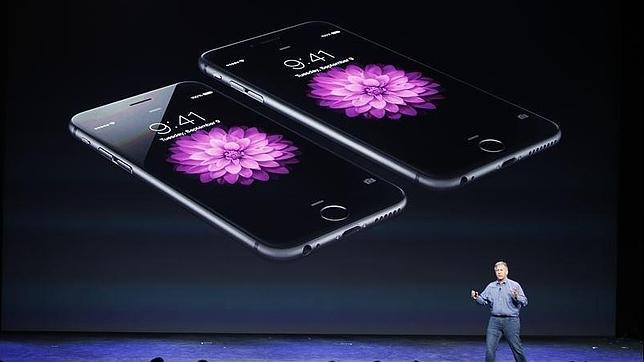 Imagen de archivo de Phil Schiller, Vicepresidente de Apple, hablando del iPhone 6 el pasado mes de septiembre