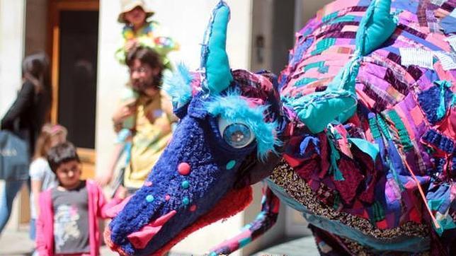 En la calle Fuencarral cinco compañías deleitarán con sus actuaciones callejeras a los visitantes