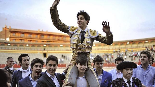 Álvaro Lorenzo corta cuatro orejas en su actuación en solitario en Toledo