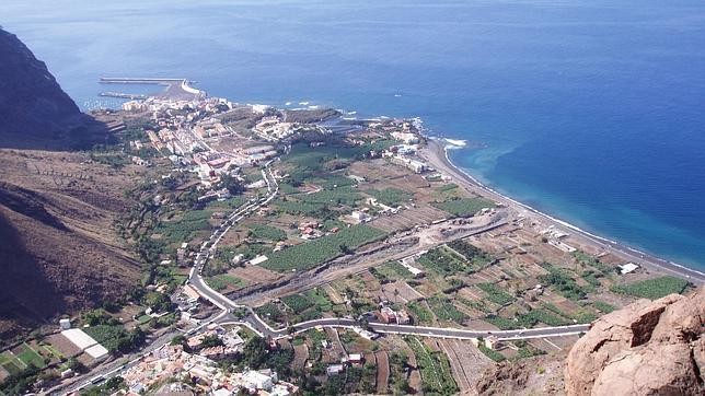 Muere tras caer con su coche desde un puente en La Gomera