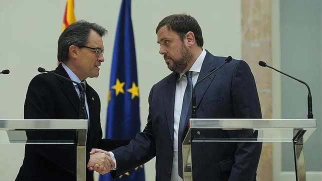 Artur Mas y Oriol Junqueras, en la firma del acuerdo de legislatura de diciembre de 2012