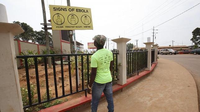 El Gobierno de Liberia pide abstinencia sexual para evitar la propagación del ébola