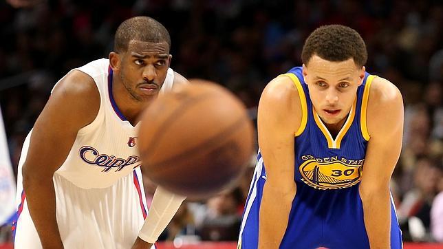 Curry deja literalmente «sentado» a Chris Paul en el triunfo de los Warriors