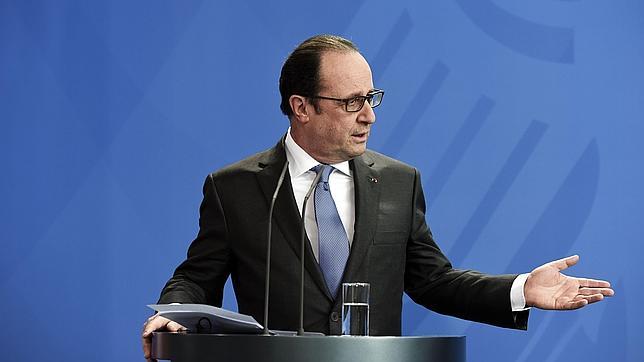 Hollande confía en cerrar esta semana la confirmación de la lista de pasajeros