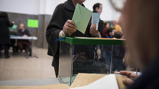 Español censado en el extranjero: vota en las autonómicas pero no en las locales