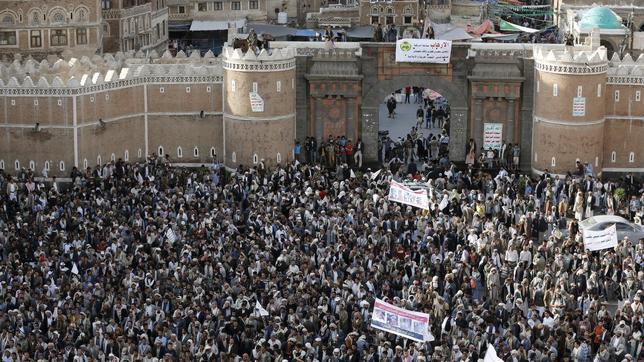 Los rebeldes hutíes toman el palacio presidencial de Adén