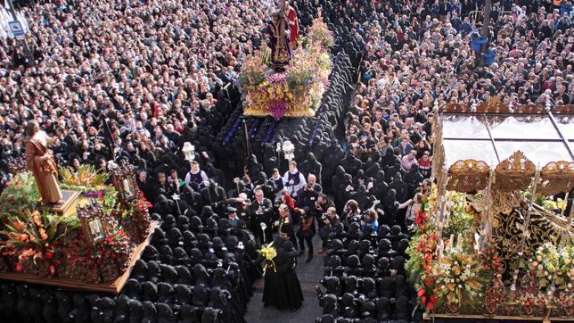 La Cofradía del Dulce Nombre de Jesús Nazareno de León protagoniza la procesión de Los Pasos