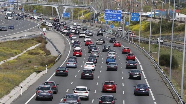 Atascos y retenciones en la A-6 por la vuelta a Madrid de las vacaciones de Semana Santa