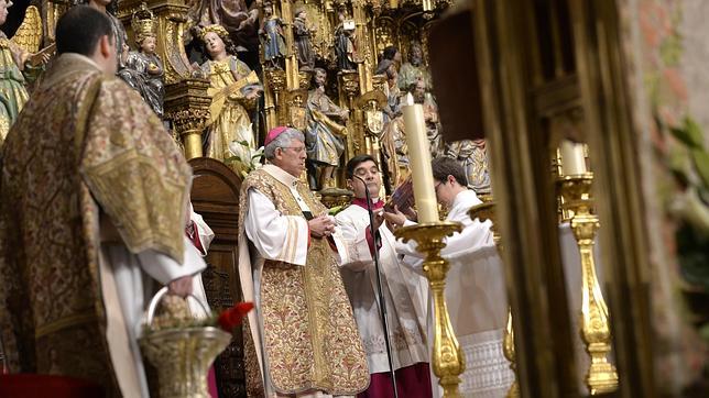 La misa de Pascua en la catedral, fin a la Semana Santa toledana