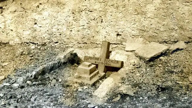 Imagen de archivo de la tumba del aviador alemán en el pequeño cementerio de la isla de Cabrera