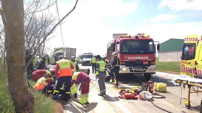 Dos muertos y dos heridos al chocar un vehículo y un camión en Pozuelo del Rey