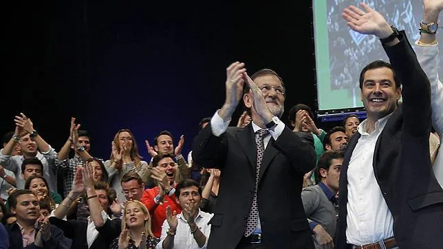 Mariano Rajoy y Juan Manuel Moreno, en un mitin electoral en Andalucía durante la pasada campaña