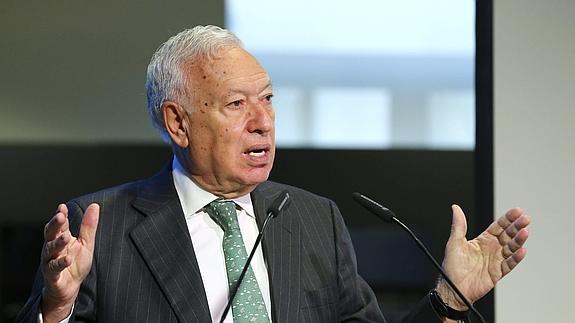 Margallo admite «disfunciones» en el rescate de los espeleólogos
