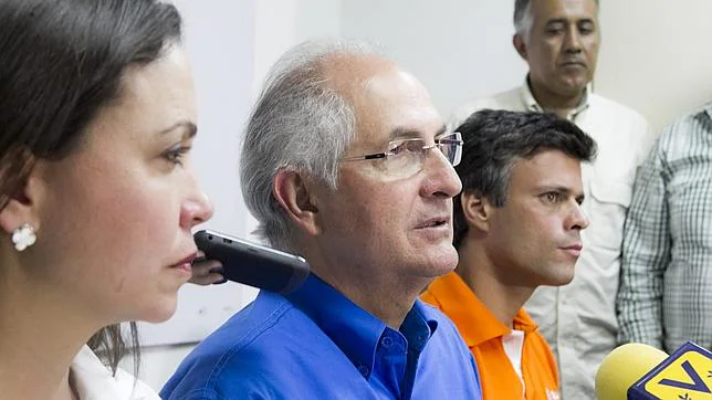 Antonio Ledezma y Leopoldo López, en una rueda de prensa, antes de su detención