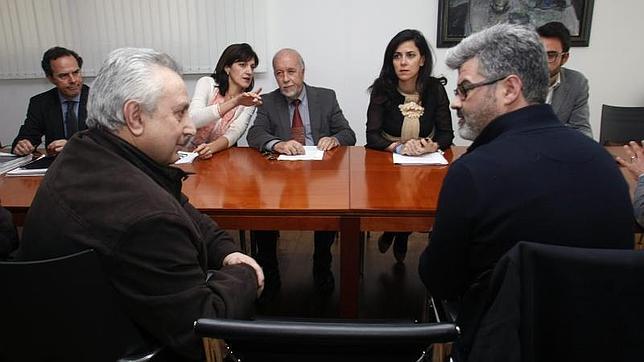 Imagen de la pasada reunión de Miguel Valor con los comerciantes, para acercar posturas respecto a Ikea