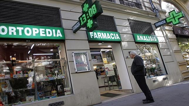 La Generalitat es condenada a pagar intereses por el impago a seis farmacias