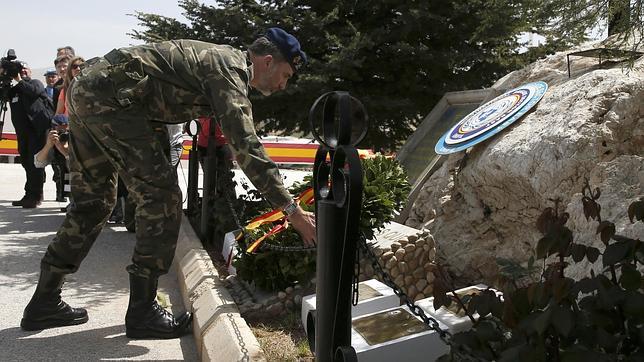 El Rey rinde honores a los militares fallecidos en el Líbano