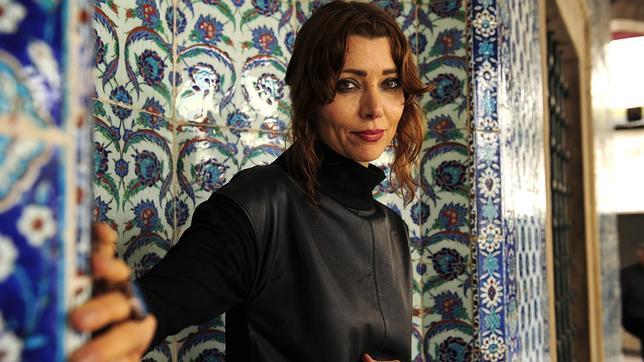 Elif Shafak: «Hay políticos turcos que se creen con derecho a decidir si una mujer puede sonreír»