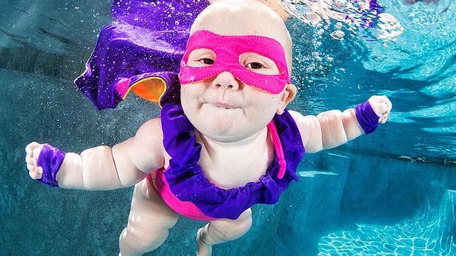 «Underwater babies» está protagonizada por graciosas imágenes de bebés bajo el agua