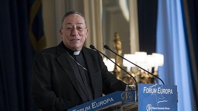 El cardenal Maradiaga afirma que el Papa bromea con un pontificado corto «para calmar a los que están al acecho»