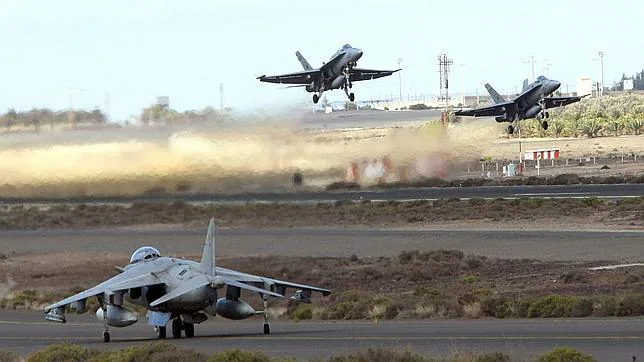 Aviones de combate F-18 en la base de Gando, en Gran Canaria