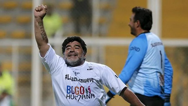 Maradona, durante el partido de la paz jugado en Bogotá (Colombia)