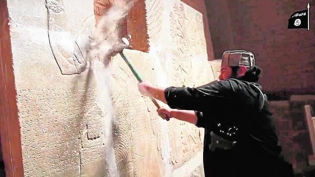 El Estado Islámico destruye nuevas piezas de la ciudad arqueológica iraquí de Nimrud