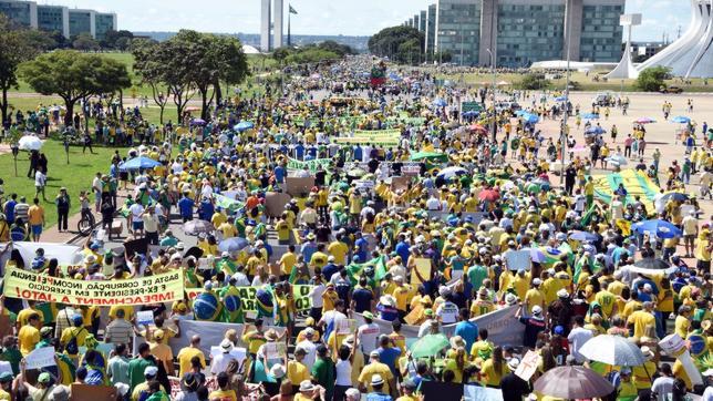 Miles de brasileños reclaman en las calles el juicio político a Dilma Rousseff