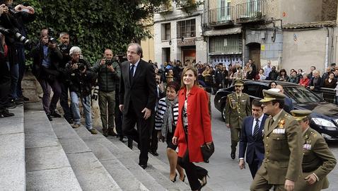 La Reina destaca la «entrega, profesionalidad y lealtad» de los alumnos de la Academia de Artillería de Segovia