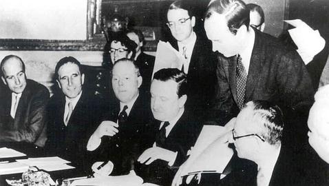 Firma de los Acuerdos de Londres en 1953