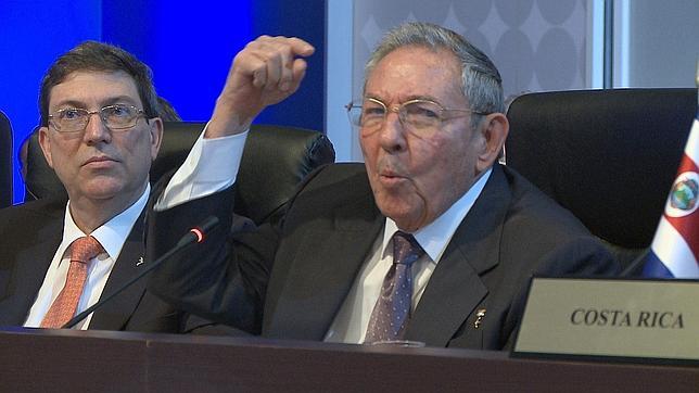 Raúl Castro reitera que dejará el poder en 2018 y bromea sobre un viaje a Miami