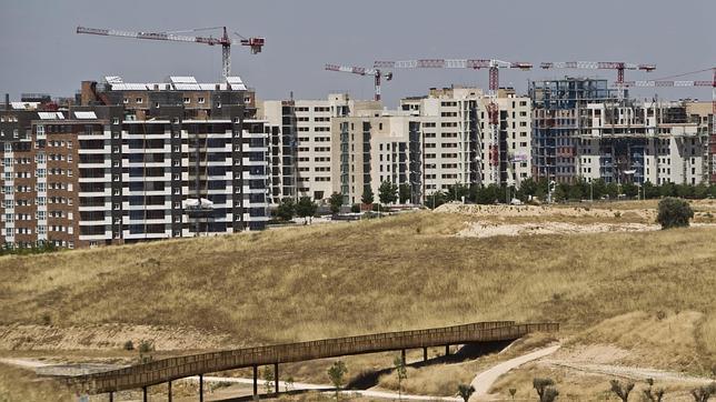 Patronal y sindicatos de la construcción pactan una subida salarial del 0,6%