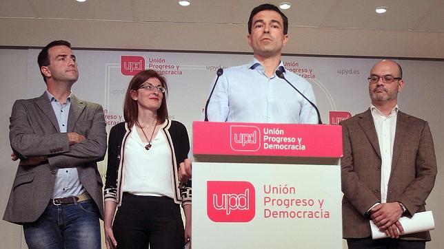 El número 2 de UPyD asegura que tienen «pocas bajas» y culpa al exceso de «publicidad»