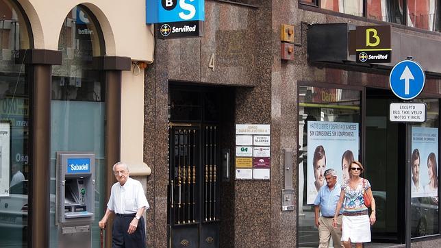 La patronal de la banca insiste en eliminar antigüedad y pagas en el nuevo convenio