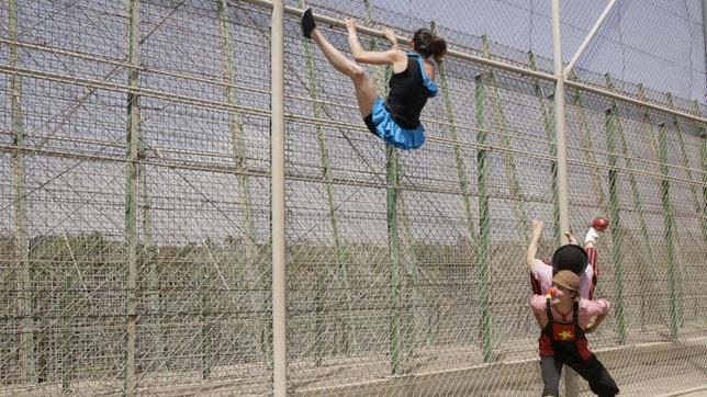 Impiden la entrada de inmigrantes por Melilla en el avistamiento más grande en semanas