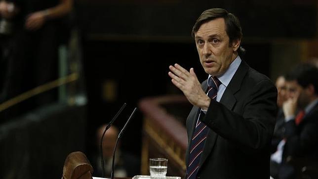 Hernando defiende que la reforma del aborto cumple con el programa del PP