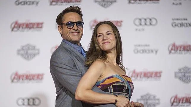 Robert Downey Jr. junto a su esposa Susan en el estreno a la prensa de «Los Vengadores: La era de ultrón»