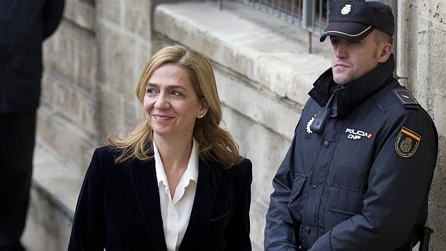 La Infanta Cristina se limitó a firmar «sin pedir explicaciones», según sus abogados