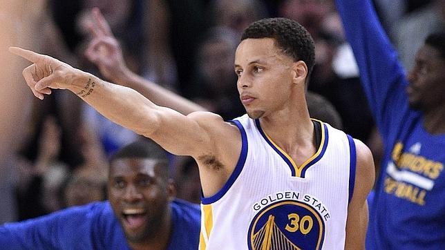 Stephen Curry se sale en un entrenamiento con 77 triples seguidos