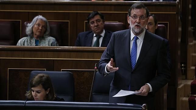 Rajoy acusa al PSOE de hacer un «daño enorme» a los jóvenes con su inmovilismo