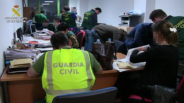 Imagen del operativo desplegado por la Guardia Civil en Valencia