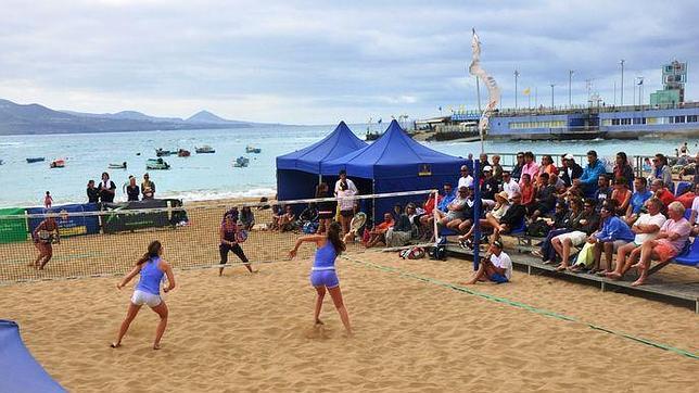 El Open de tenis playa de Gran Canaria duplica el número de participantes