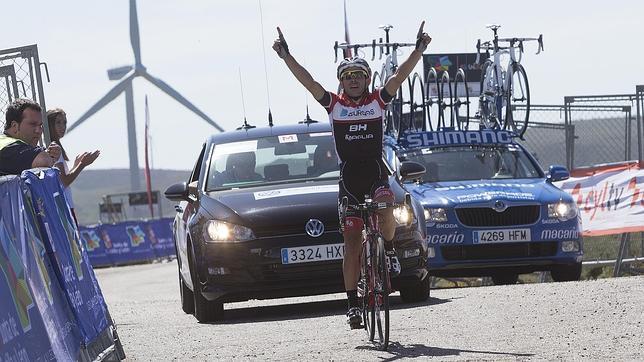 La Vuelta a Castilla y León comienza su homenaje a Santa Teresa