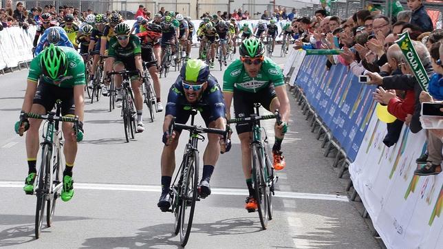 Pello Bilbao y el Caja Rural dominan y se llevan la victoria y el liderato de la Vuelta a Castilla y León