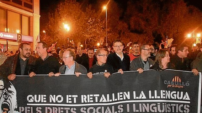Imagen de Ximo Puig en una manifestación en defensa del catalán